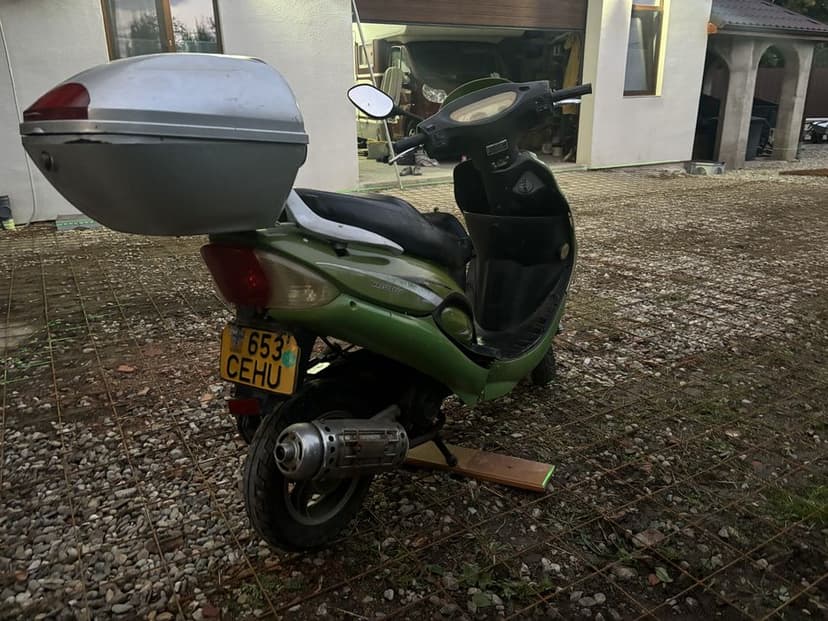 Vand scuter in stare bun