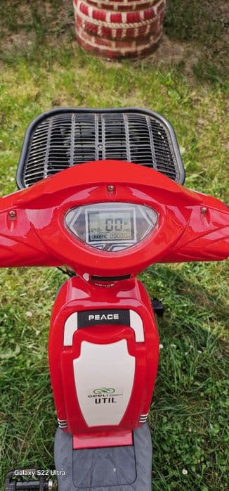 Vand scuter electric aproape nou.Scuterul a fost folosit de maxim 5 or