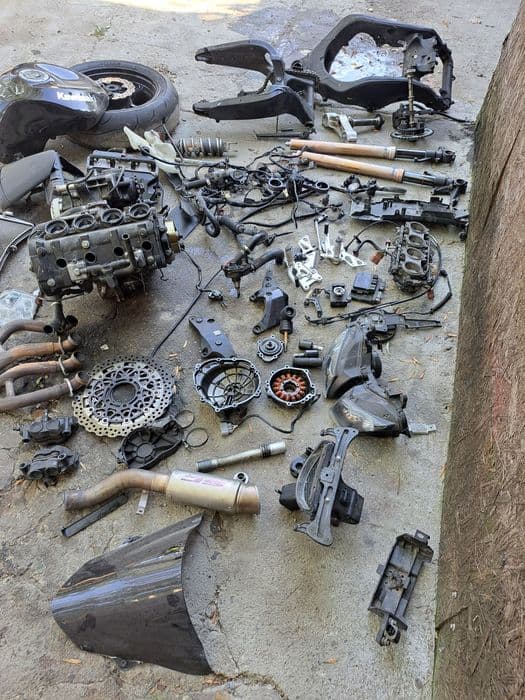 Vând piese kawasaki zx10r/2009