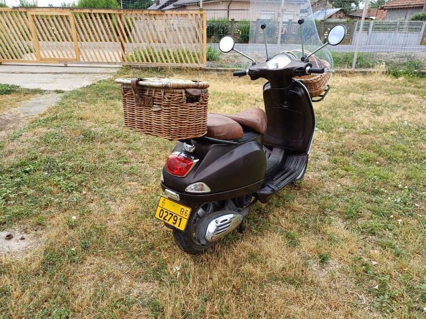 Vand scuter VESPA, 49 cc, se conduce FARA PERMIS