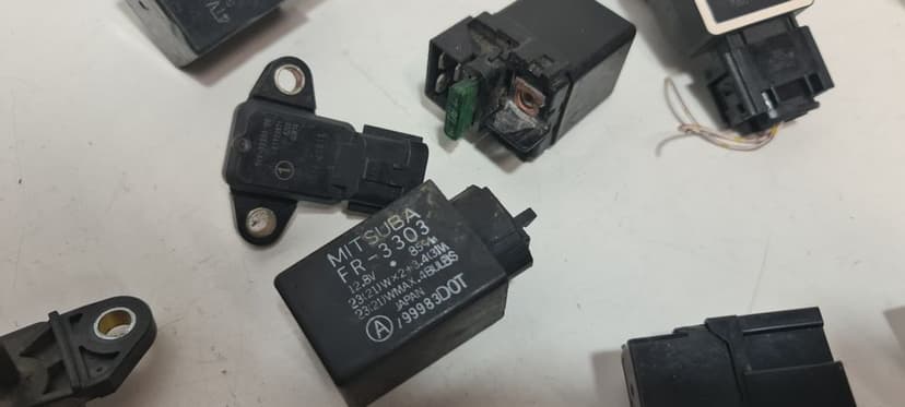 Senzor TPS Yamaha R1 R6 MT09 XSR  / releu far semnalizari pornire