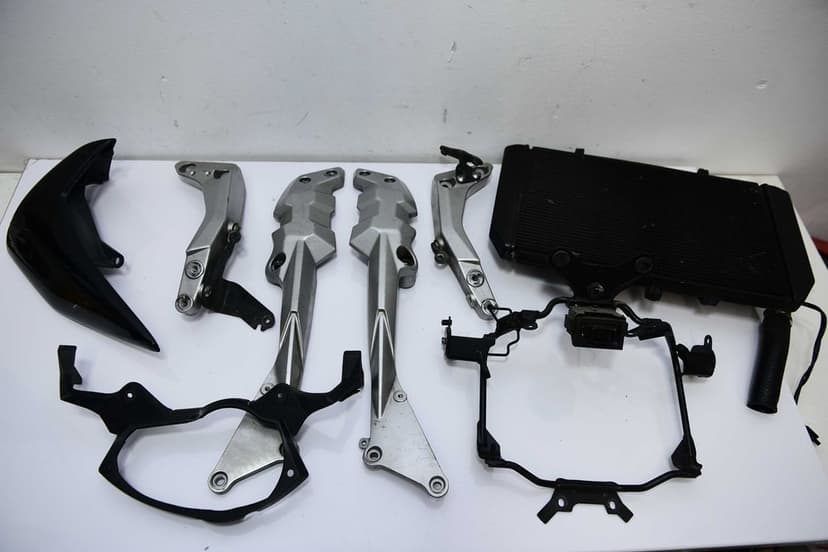 Rezervor , motor jug roata   Kawasaki Z750  2007  piese far