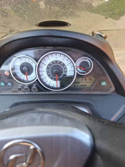 Scuter Daelim 300cc si yamaha xenter 125cc