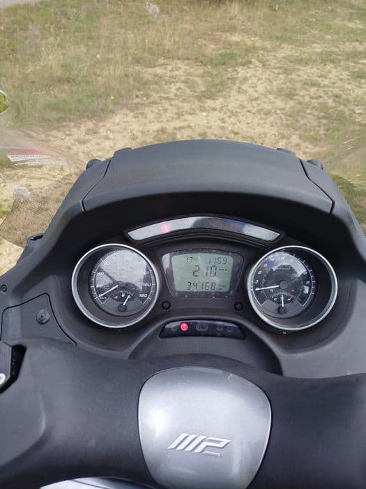 Vând Piaggio MP3 500 IE LT Sport. An 2015 Se conduce cu cat B