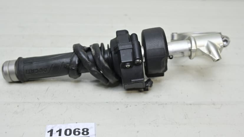 Semighidon Dreapta Cu Maneta Acceleratie Si Bloc Comenzi Ducati