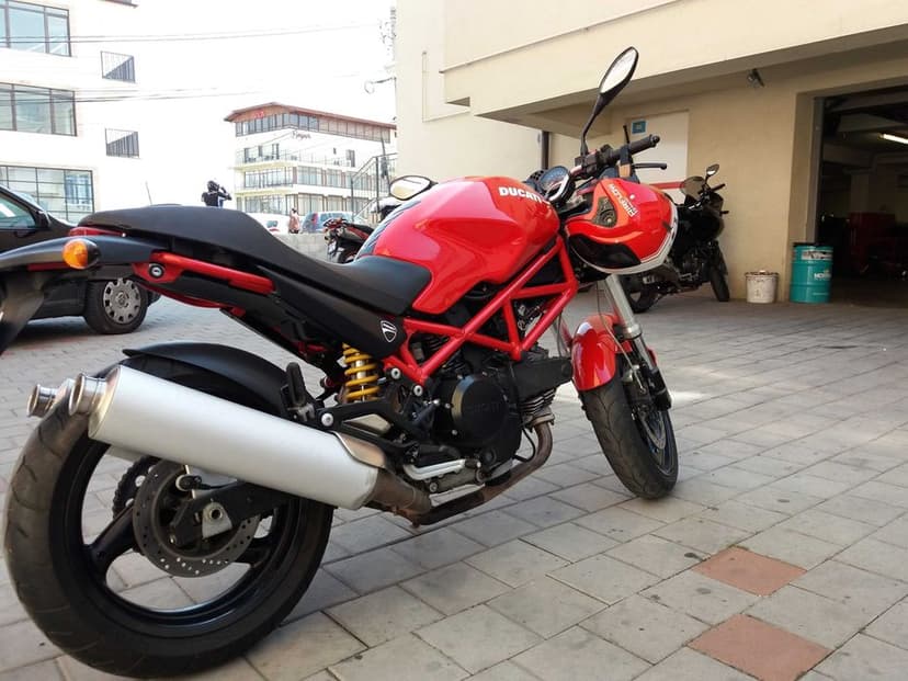 Ducati Monster 695