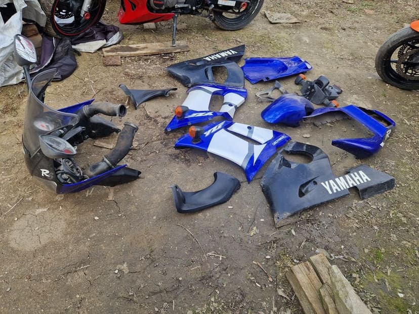 Vand Set Carene Yamaha YZF R6  2001