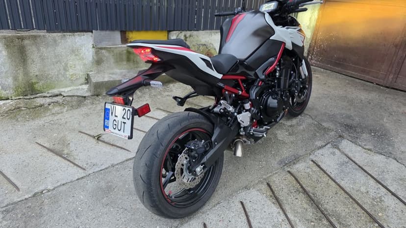 Kawasaki Z900 125cp  2023 5000Km  ca Nou