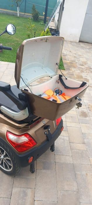 Scuter electric cu 4 roti/scuter persoane cu dizabilități