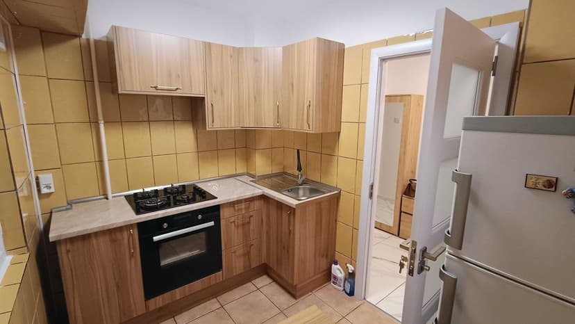 Garsoniera renovata, 43 metri patrati, langa Mega Mall