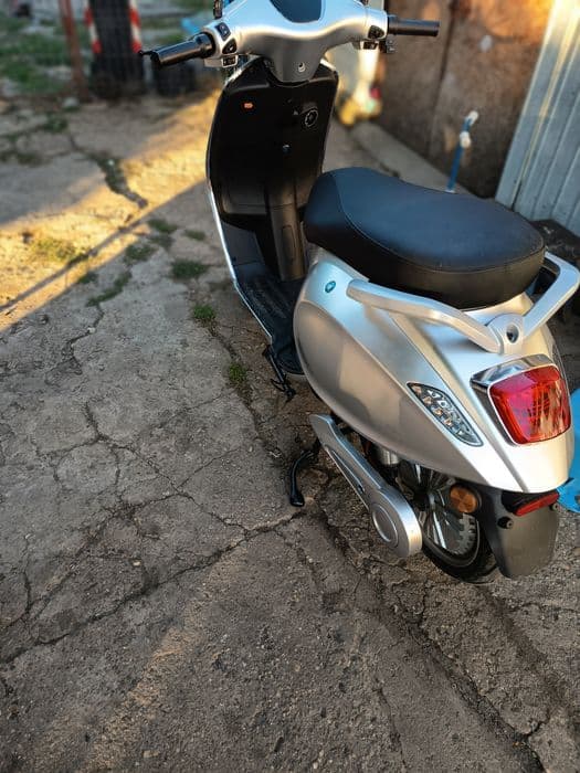 Scuter electric motor 1000 w,este nou  doar 53 km parcurși fuge 55 km