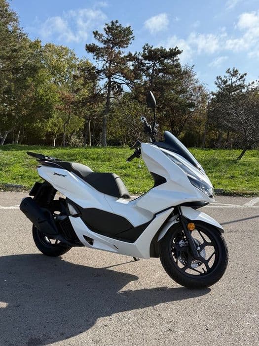 Scuter Honda PCX 125 cc automat