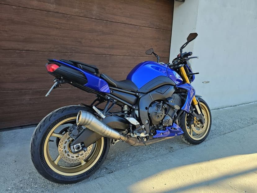 Yamaha FZ8, an 2010, evacuare LeoVince GP Pro, șa bagster
