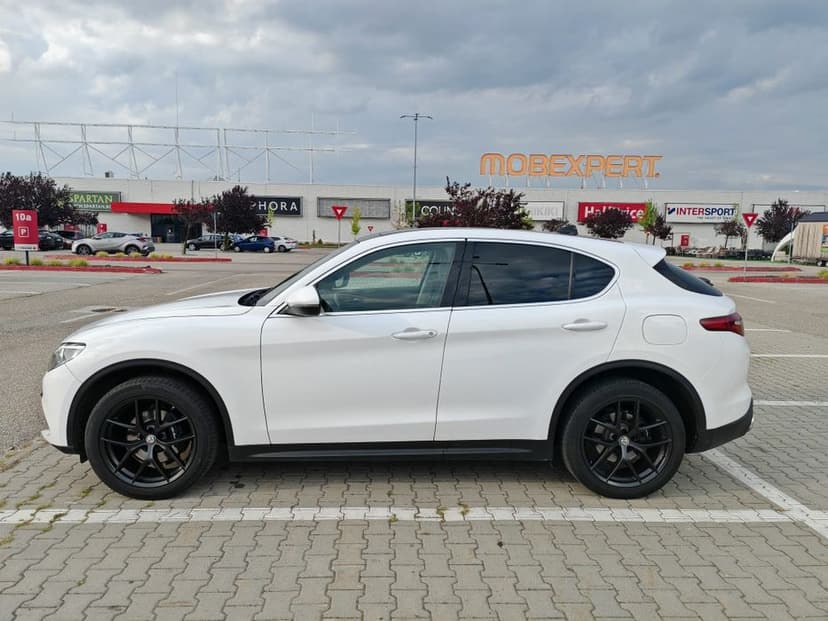 Alfa Romeo Stelvio 280 CP, 4x4, 2.0 benzina