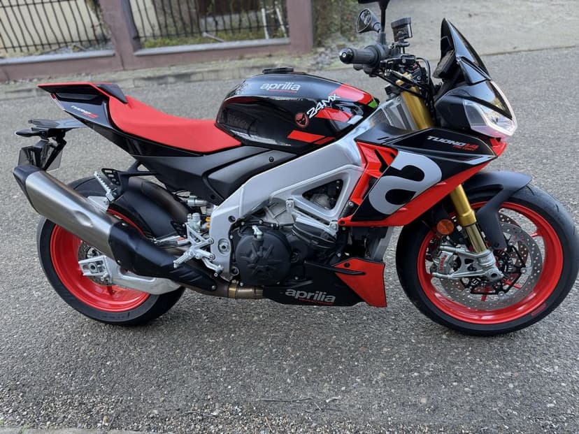 OCAZIE - Aprilia Tuono V4 1100 Factory