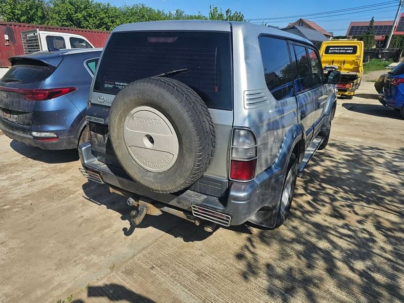dezmembrez toyota land cruiser j90 163cp an 2002 volan stanga