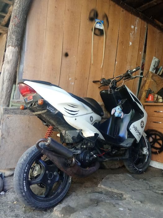 Vând scuter Yamaha aerox