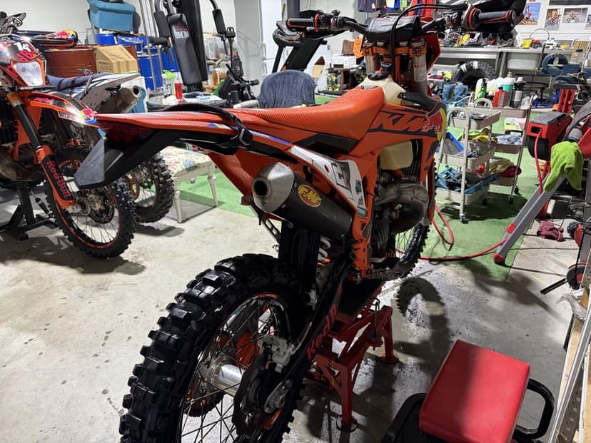 Ca nouă !!Ktm 300 Exc Tbi model 2024 Six days