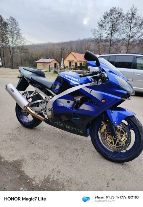 Vând Kawasaki zx9r an 2002 stare perfecta...original 3000 euro fix