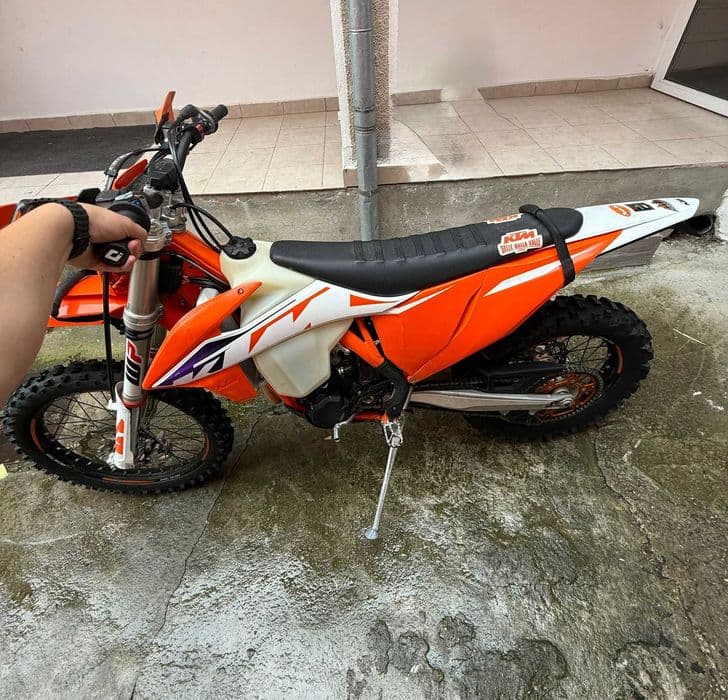 KTM EXC-F 350 4T 2023 - 60 ore, pregătită de distracție