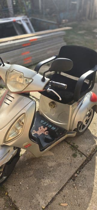 Scuter bătrâni cu baterii noi