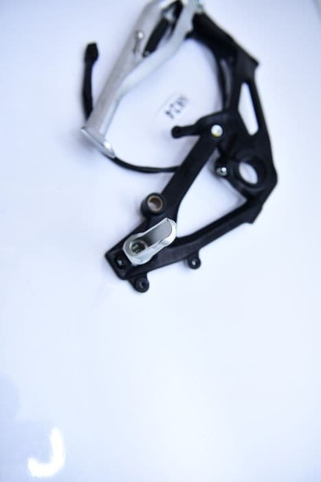 Scarita stanga cu suport  , schimbator de viteze si cric lateral