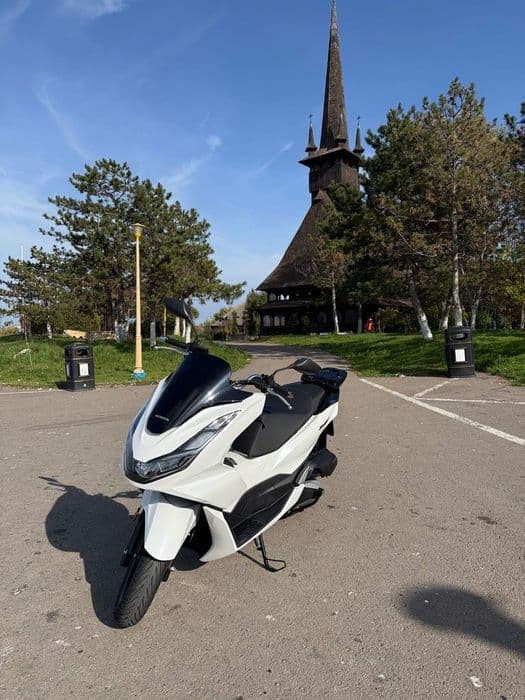 Scuter Honda PCX 125 cc automat
