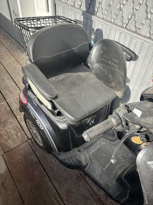 Scuter electric, modelul Luxxon E3800