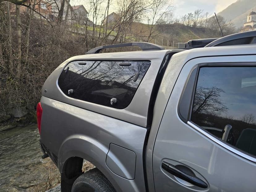 Dezmembrez nissan navara 2021