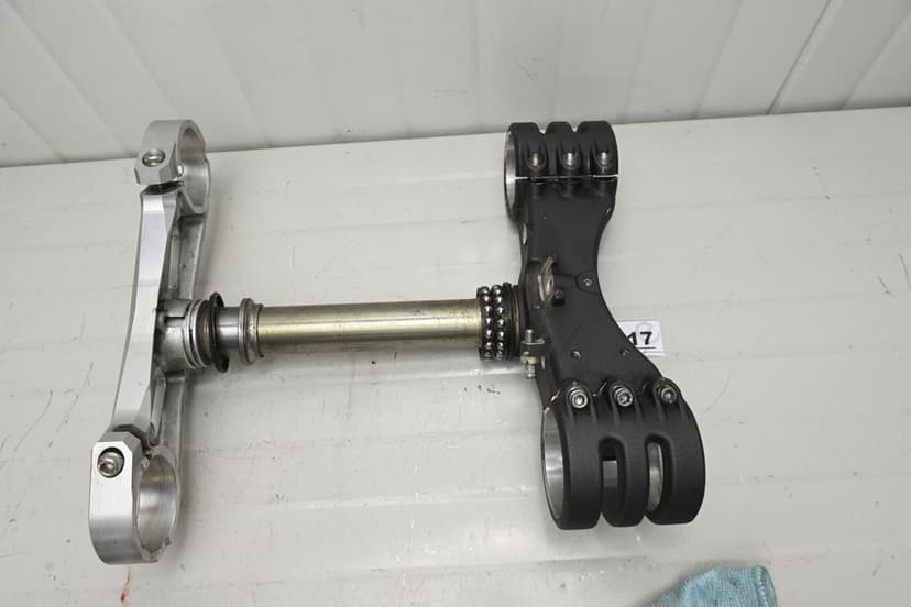 Ducati Panigale V4 2018 jug juguri superior + inferior furca   Showa