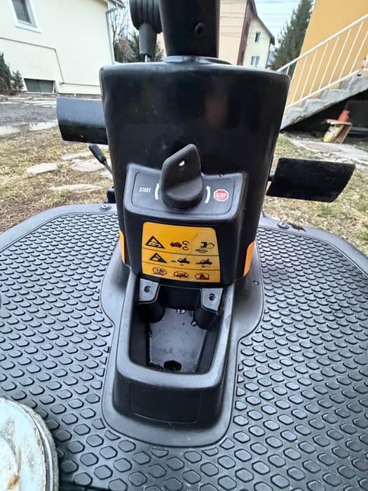 Tractoras tuns iarba Husqvarna/Mcculloch M 105-97F