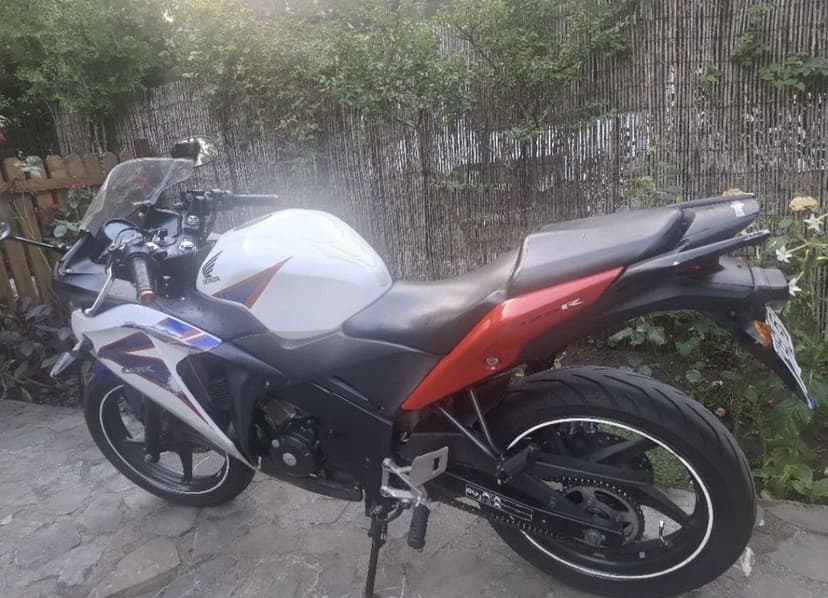 Motocicleta HONDA CBR 125