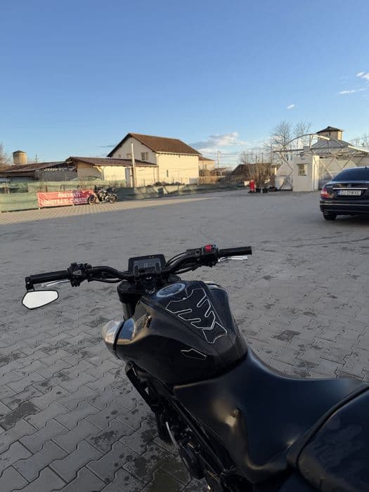 Vând Honda CB125R (2021)