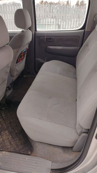 Vând Toyota Hilux 8500e negociabil, 4x4, motor de 3000cc, cutie manual