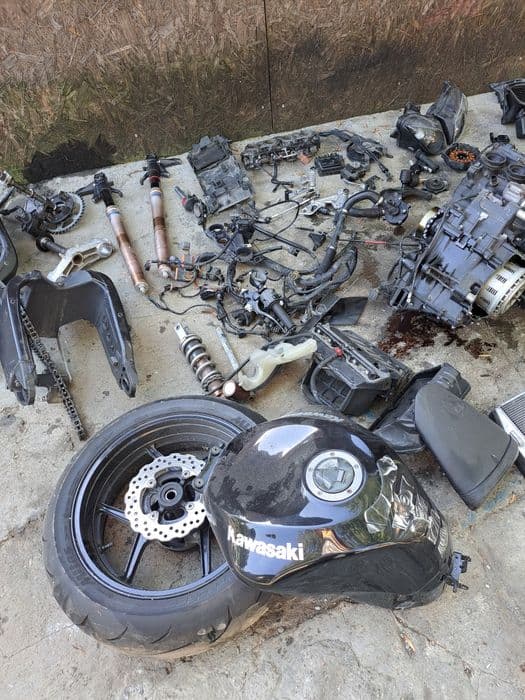 Vând piese kawasaki zx10r/2009