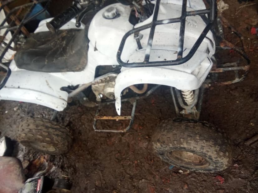 Vând sau schimb ATV 107 CC automat schimb doar cu cross de 125cc