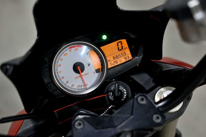 Vând Kawasaki Z1000 (2007) – 125 CP – Evacuare MIVV Carbon