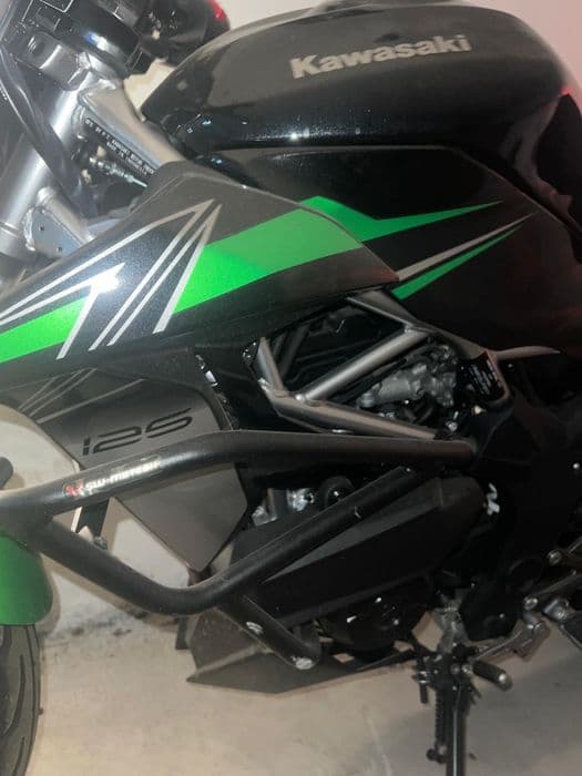 Motocicleta Kawasaki Z125 model 2023, CANDY LIME GREEN 1