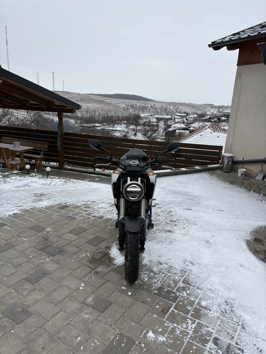 Vând Honda Cb 125 R