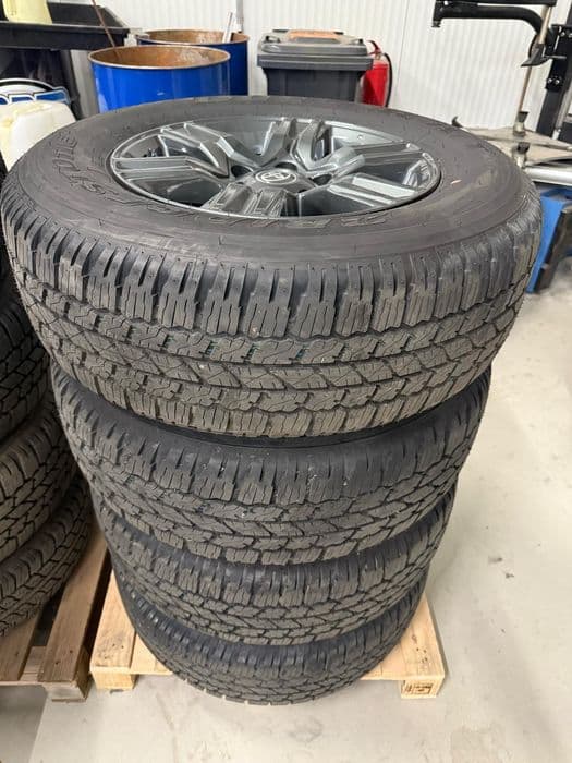 Roti Jante Originale Toyota Hilux. Land Cruiser 265 65 17  265 60 18