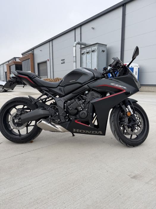 Honda CBR650R 2024 E-Clutch