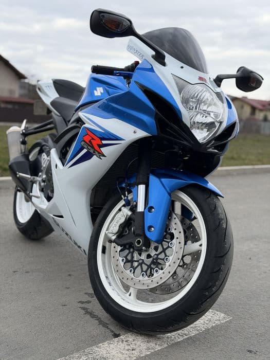 Suzuki GSXR 600 2011 27000 km stare TOP full stock istoric complet