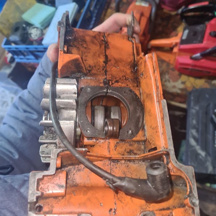 Vând piese husqvarna 262xp