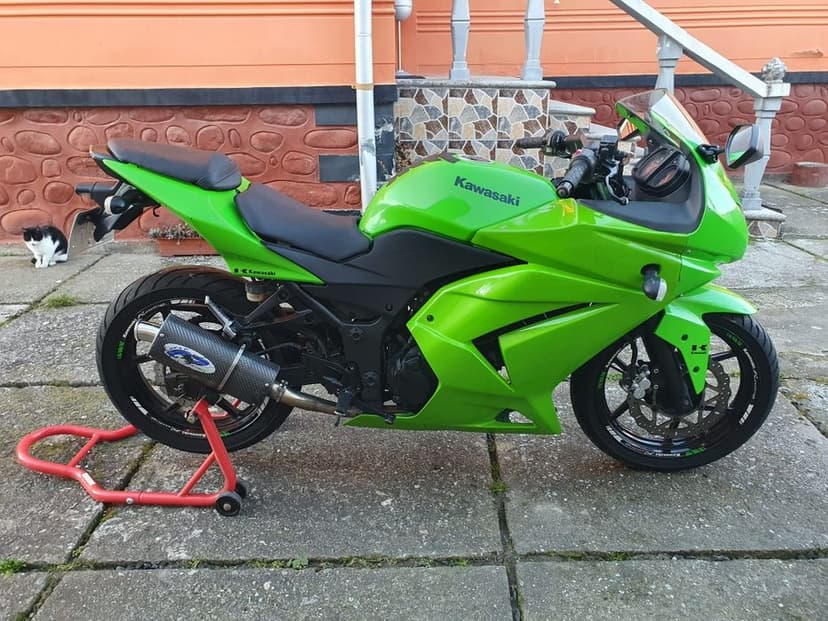 Vând Kawasaki ninja 250r
