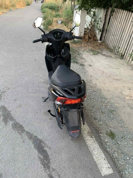 Scuter z tech stare ca nou