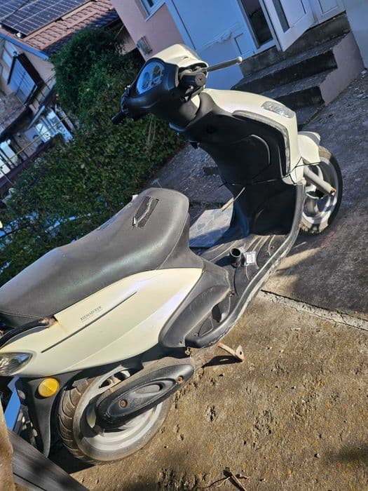 Scuter Piaggio Fly 2012
