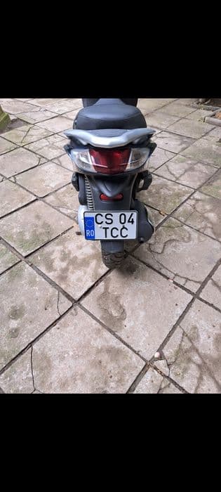 Scuter Piaggio fly 125cc