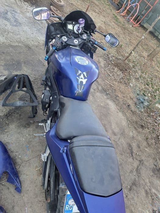 Vând piese yamaha r6 2004