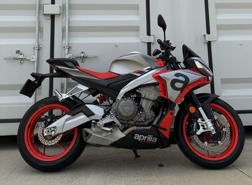 Aprilia 660 Tuono (upgrade uri Factory)