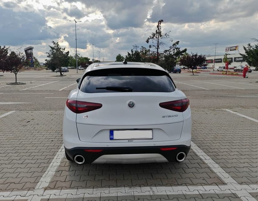 Alfa Romeo Stelvio 280 CP, 4x4, 2.0 benzina